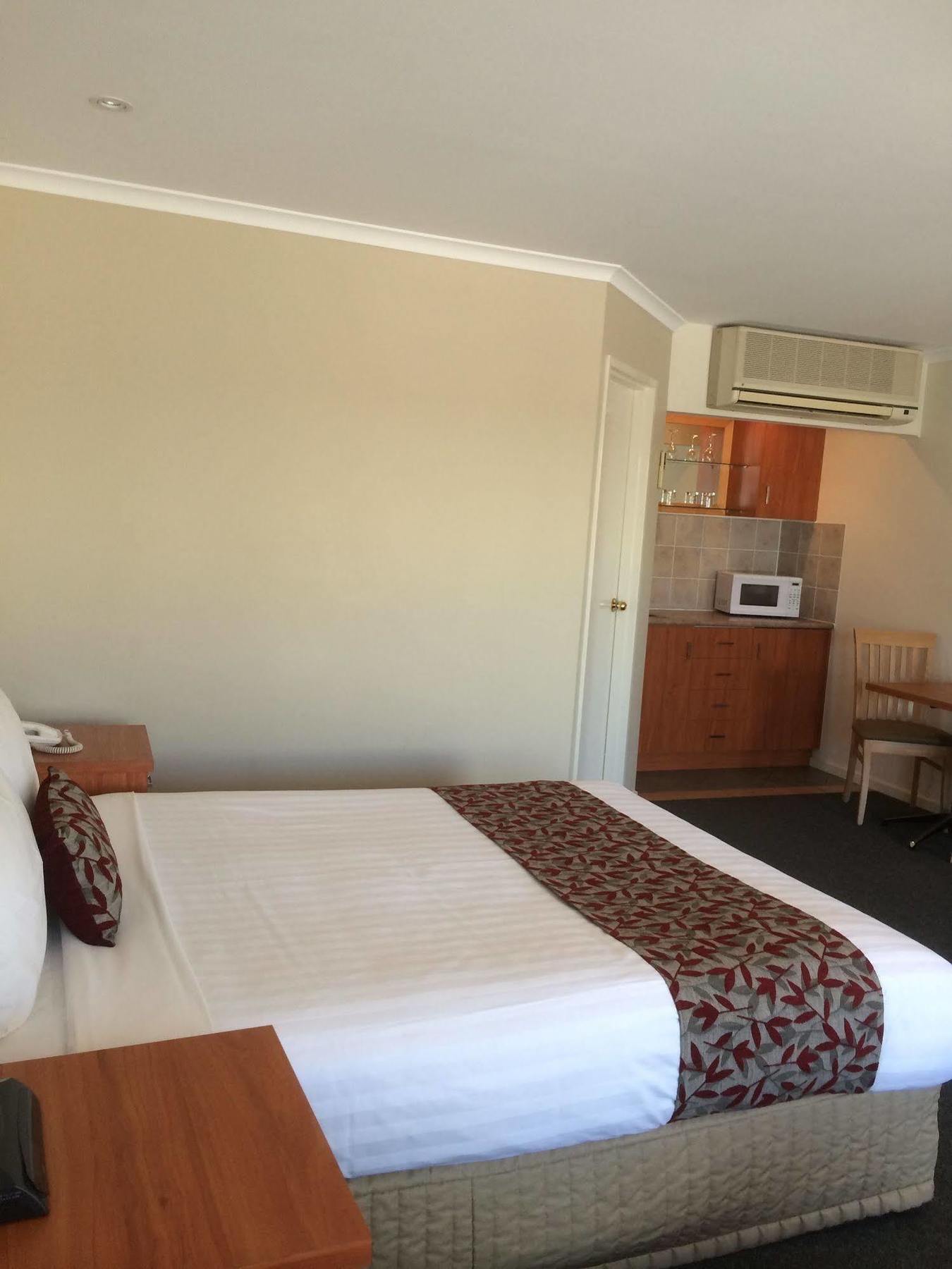 Thunderbird Motel יאס מראה חיצוני תמונה